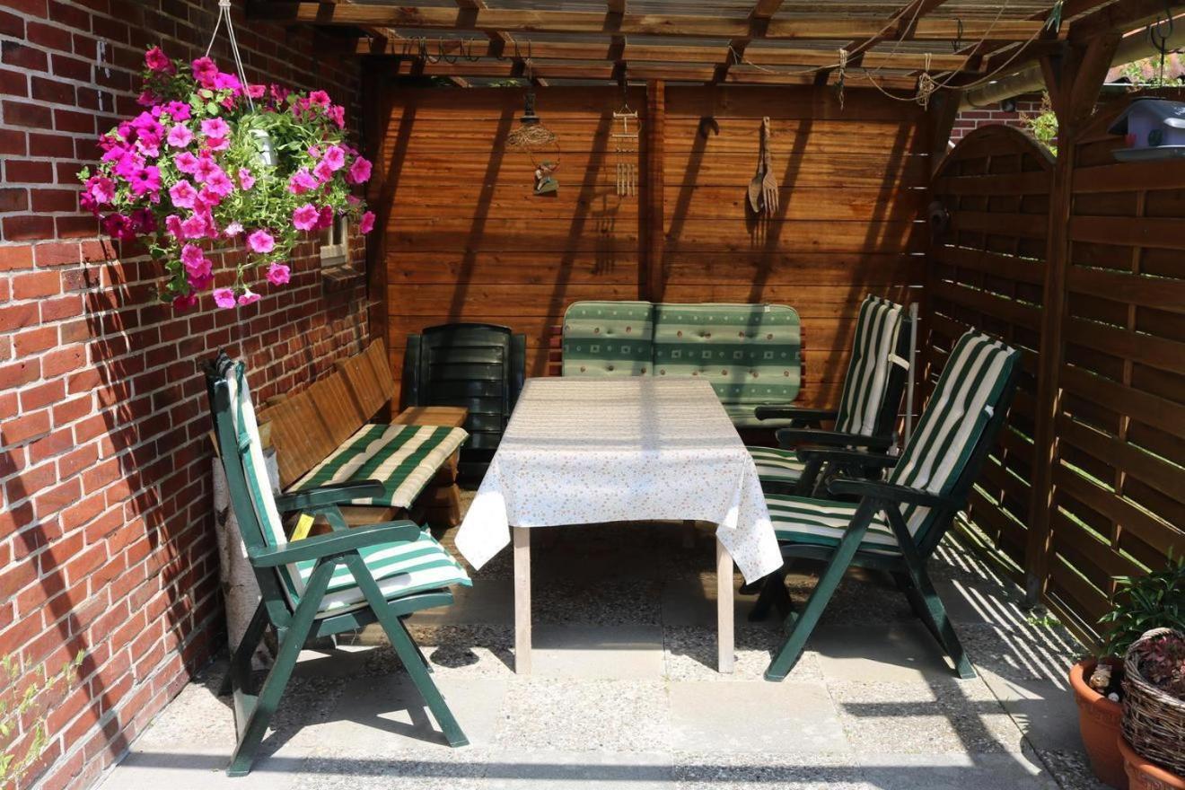 Ferienwohnung Alice Burhave Bagian luar foto