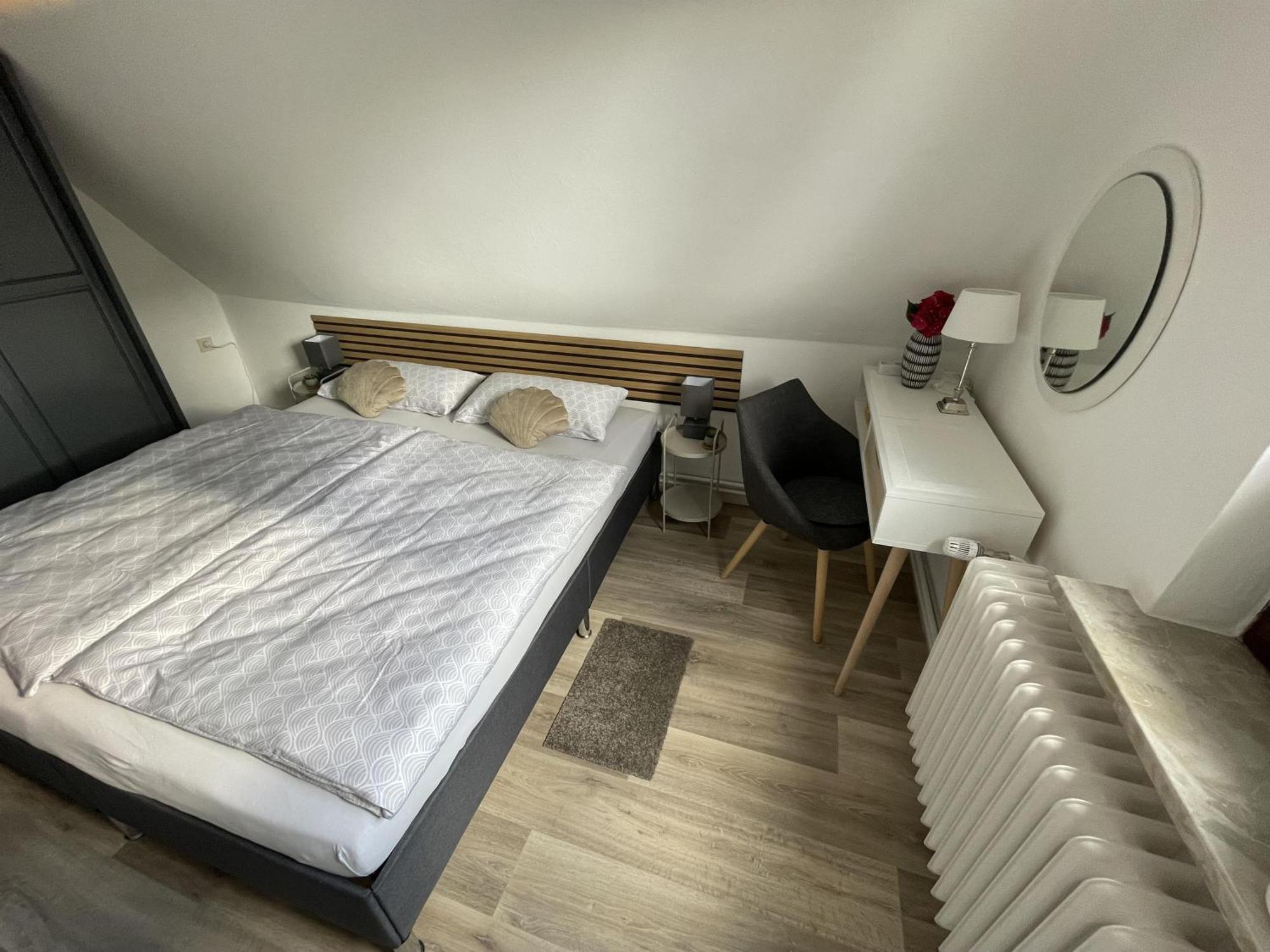 Ferienwohnung Alice Burhave Bagian luar foto